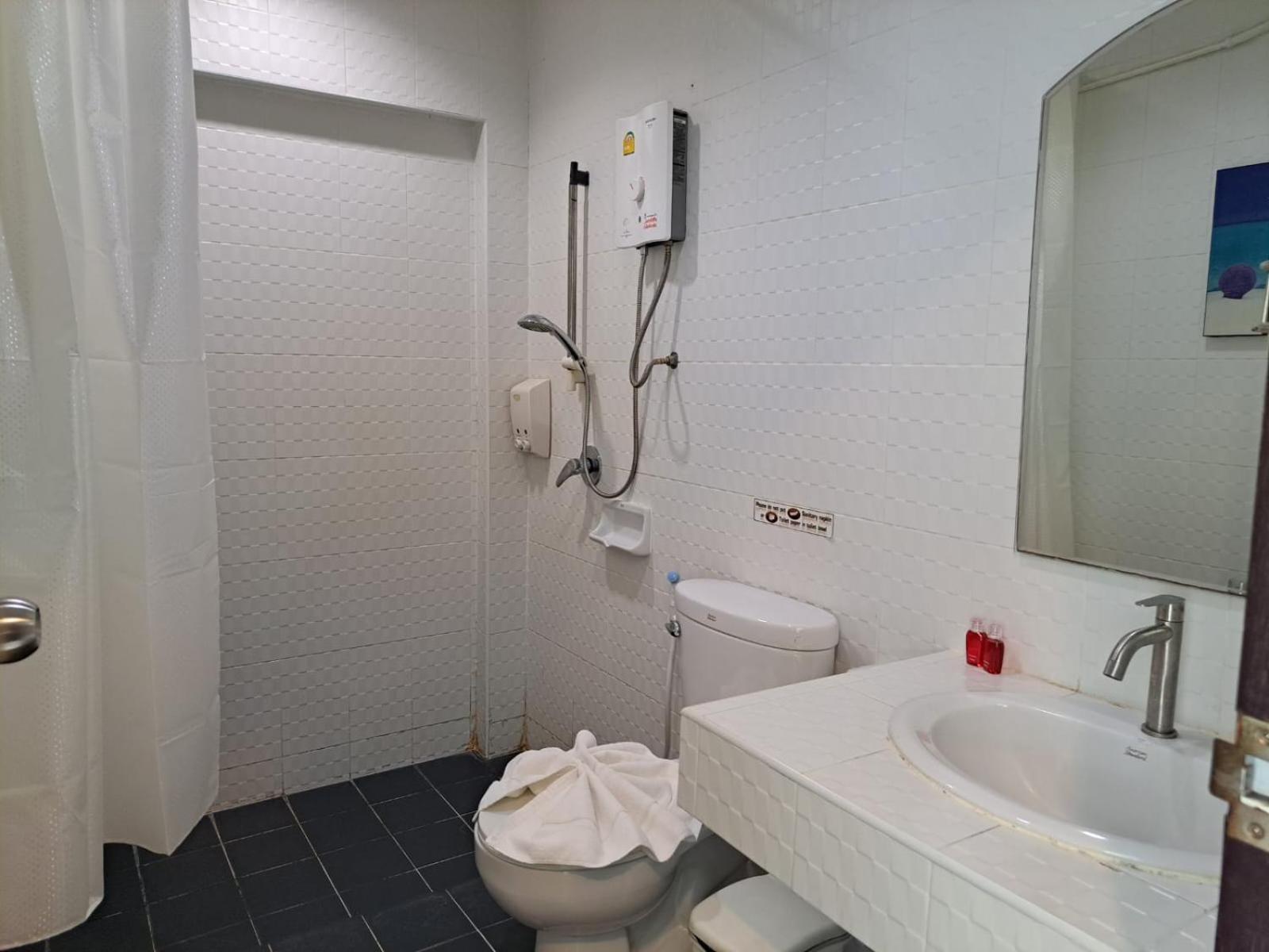Baan Oui Guest House - Nai Harn Phuket Kültér fotó